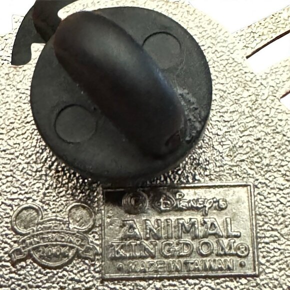 WDW 2001 Disney Pixar It’s Tough to Be a Bug Leaf Pin Animal Kingdom Retired - Picture 3 of 6